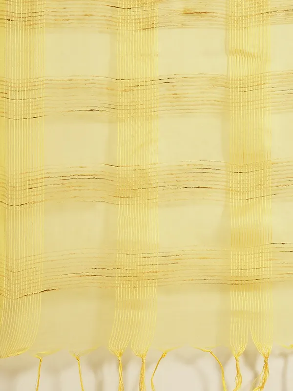 Yellow_colour_Silk_Blend_Saree_for_Women
