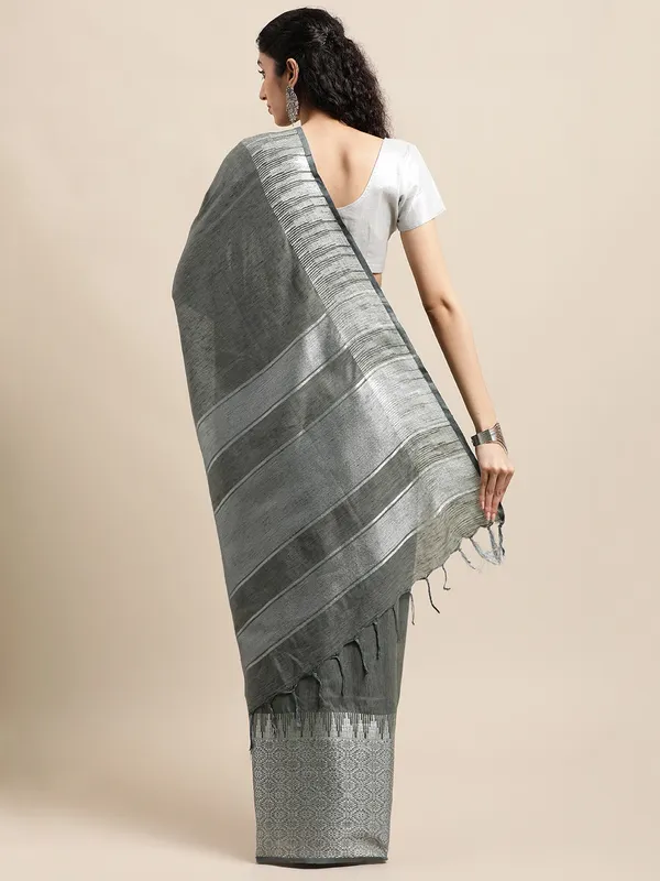 Grey_colour_Silk_Blend_Saree_for_Women