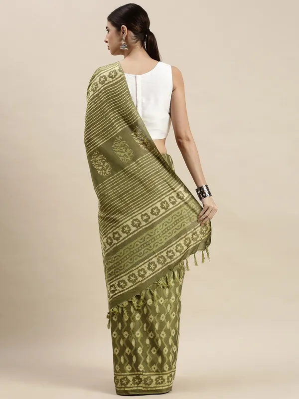 Green_colour_Silk_Blend_Saree_for_Women