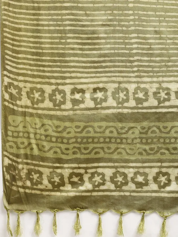 Green_colour_Silk_Blend_Saree_for_Women