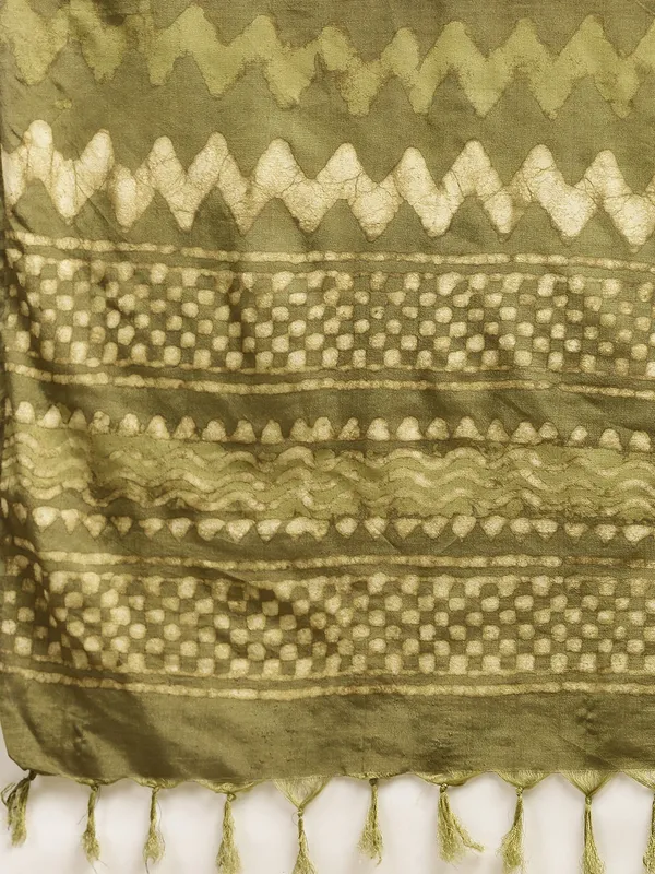 Green_colour_Silk_Blend_Saree_for_Women
