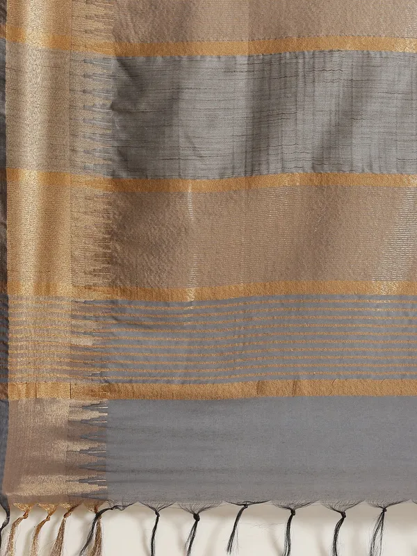 Grey_colour_Silk_Blend_Saree_for_Women