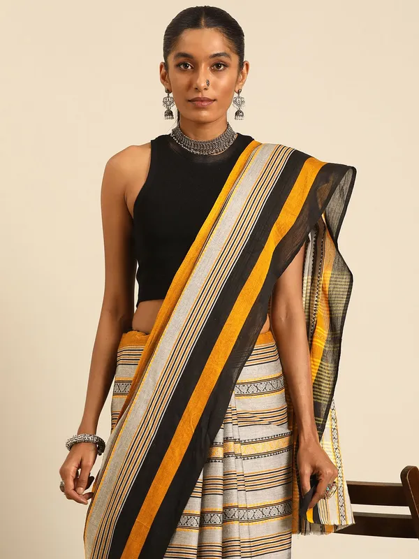 Grey_colour_Pure_Cotton_Saree_for_Women