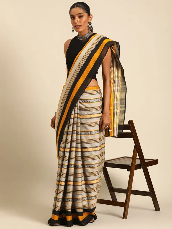Grey_colour_Pure_Cotton_Saree_for_Women