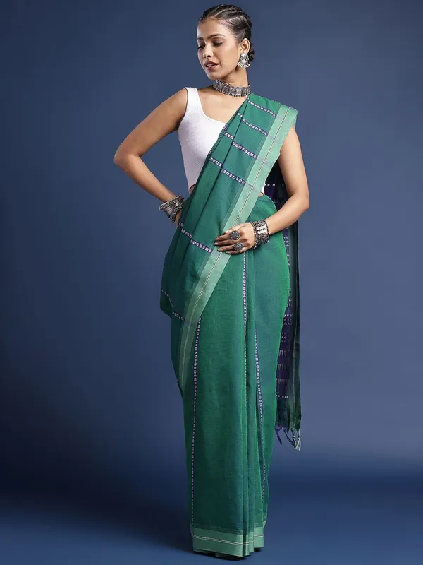 Green_colour_Pure_Cotton_Saree_for_Women