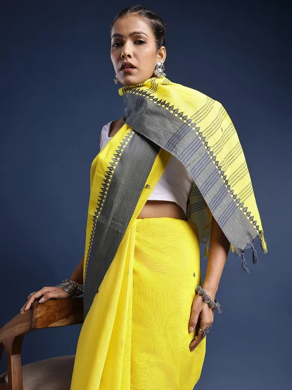 Yellow_colour_Pure_Cotton_Saree_for_Women