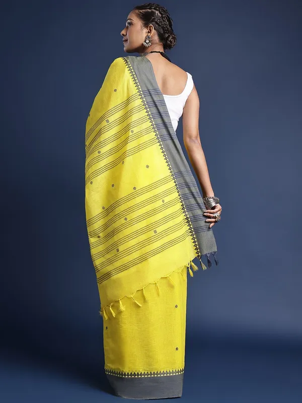 Yellow_colour_Pure_Cotton_Saree_for_Women
