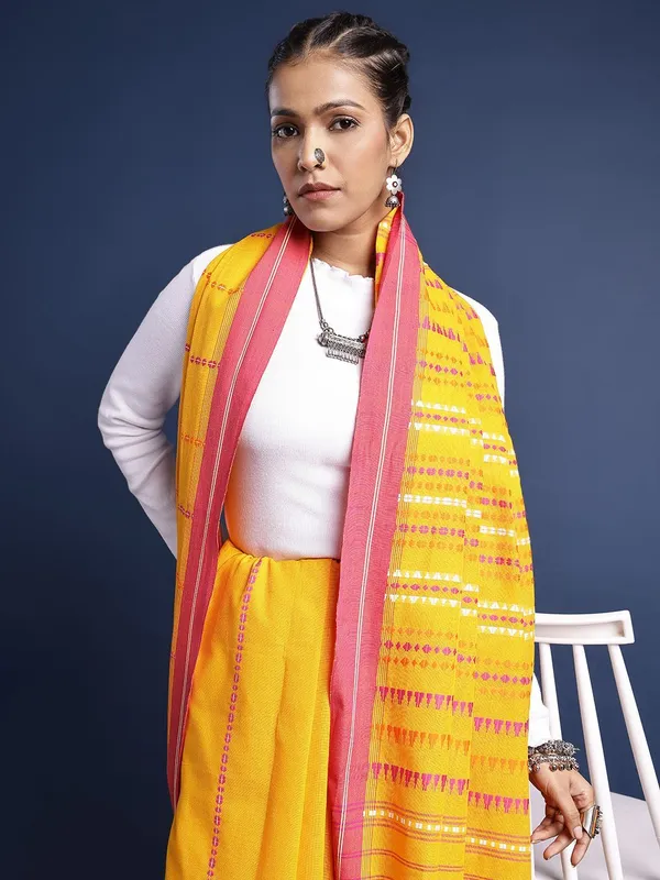 Yellow_colour_Pure_Cotton_Saree_for_Women