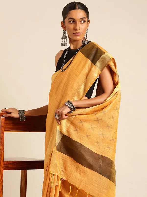 Orange_colour_Silk_Blend_Saree_for_Women