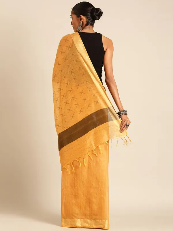 Orange_colour_Silk_Blend_Saree_for_Women