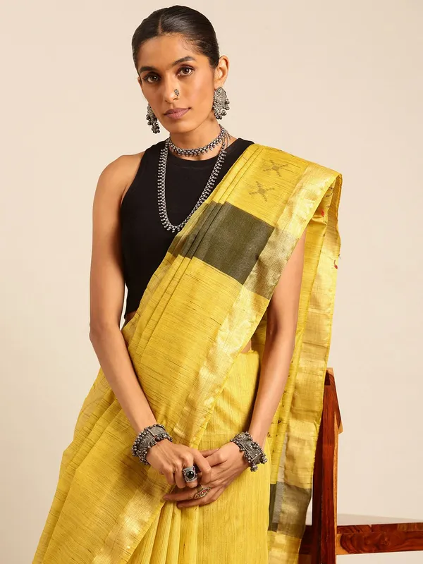 Yellow_colour_Silk_Blend_Saree_for_Women