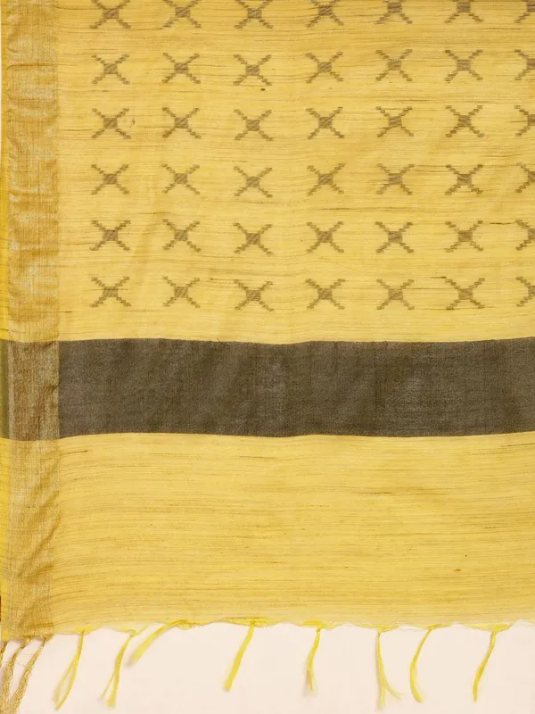 Yellow_colour_Silk_Blend_Saree_for_Women