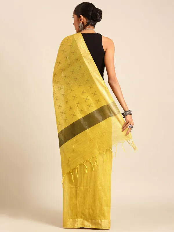 Yellow_colour_Silk_Blend_Saree_for_Women