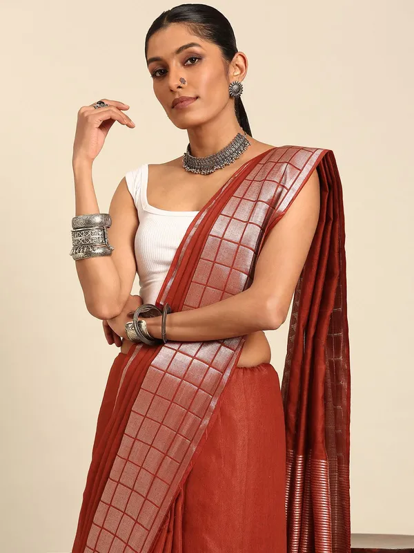 Maroon_colour_Silk_Blend_Saree_for_Women