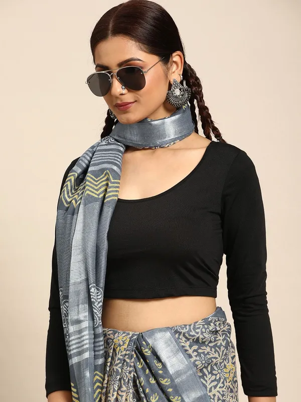 Grey_colour_Pure_Cotton_Saree_for_Women