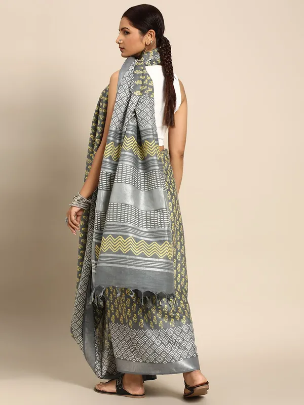 Grey_colour_Pure_Cotton_Saree_for_Women