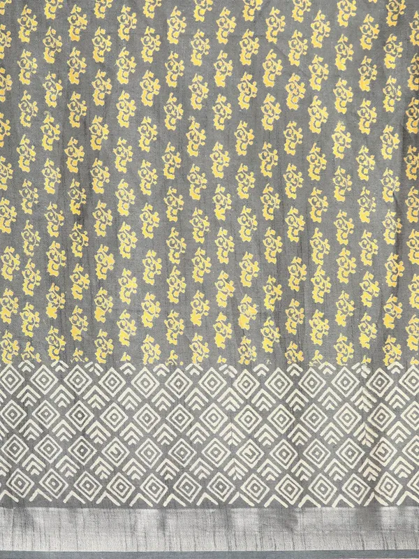 Grey_colour_Pure_Cotton_Saree_for_Women