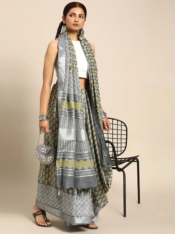 Grey_colour_Pure_Cotton_Saree_for_Women