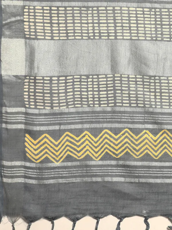 Grey_colour_Pure_Cotton_Saree_for_Women