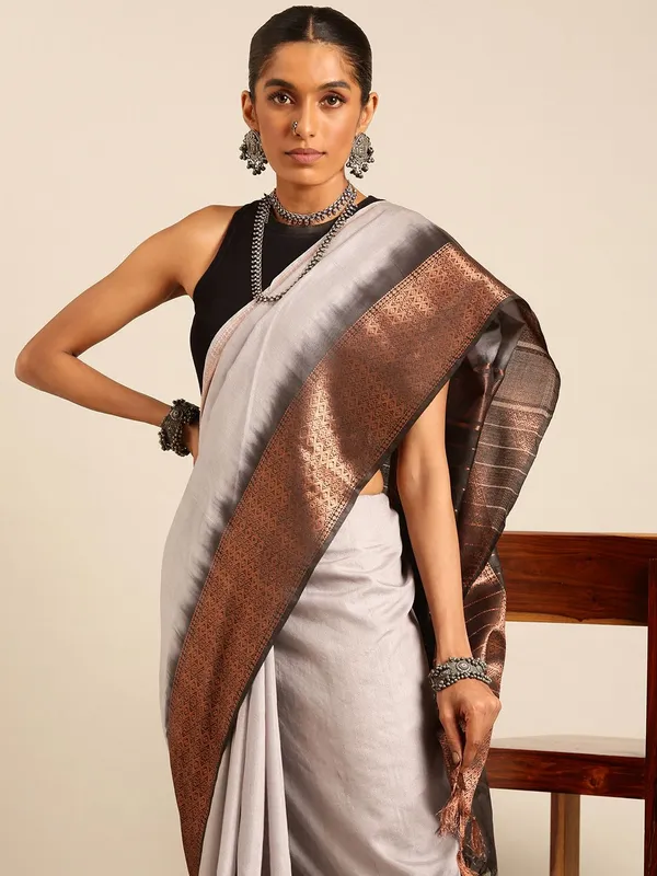 Grey_colour_Silk_Blend_Saree_for_Women