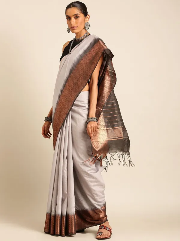 Grey_colour_Silk_Blend_Saree_for_Women