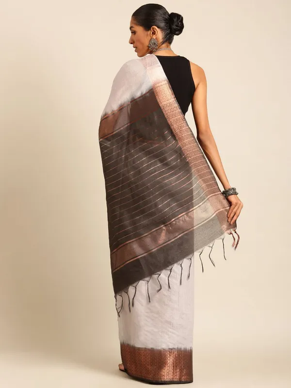 Grey_colour_Silk_Blend_Saree_for_Women