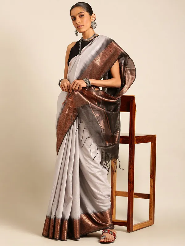 Grey_colour_Silk_Blend_Saree_for_Women