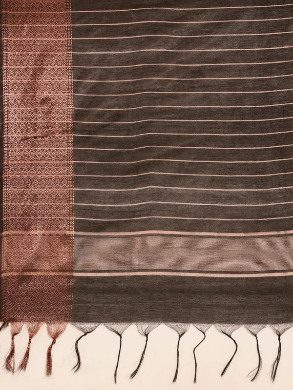 Grey_colour_Silk_Blend_Saree_for_Women