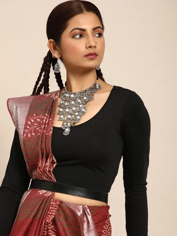 Maroon_colour_Silk_Blend_Saree_for_Women