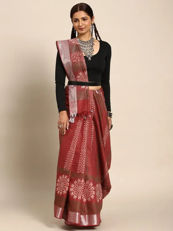 Maroon_colour_Silk_Blend_Saree_for_Women