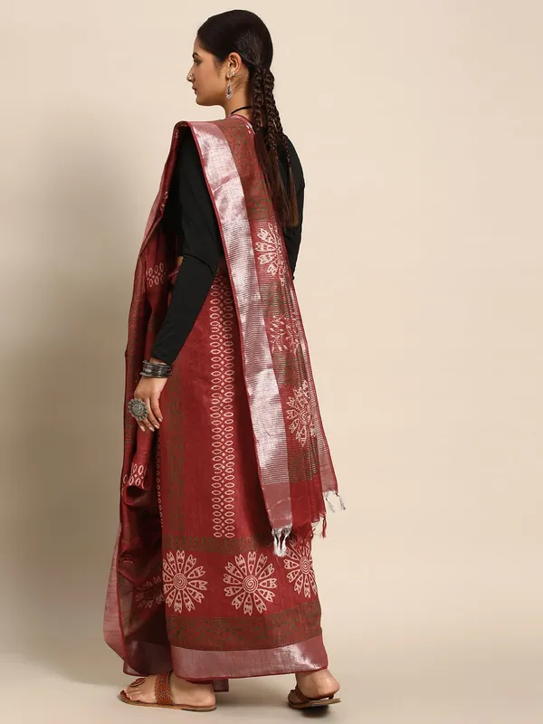 Maroon_colour_Silk_Blend_Saree_for_Women