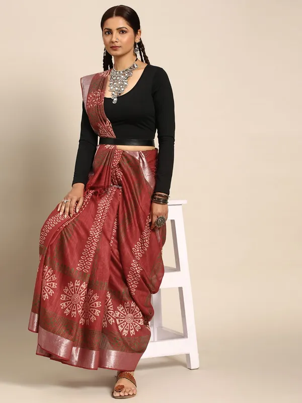 Maroon_colour_Silk_Blend_Saree_for_Women