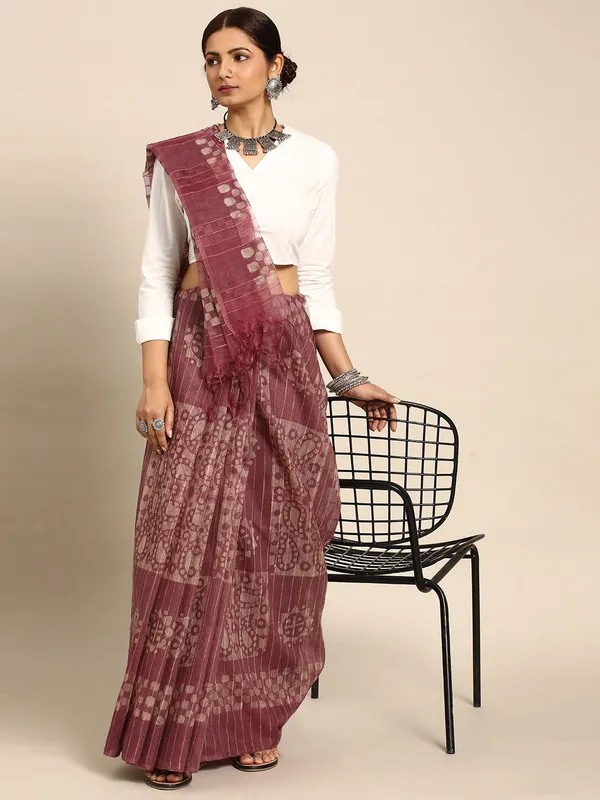 Maroon_colour_Silk_Blend_Saree_for_Women