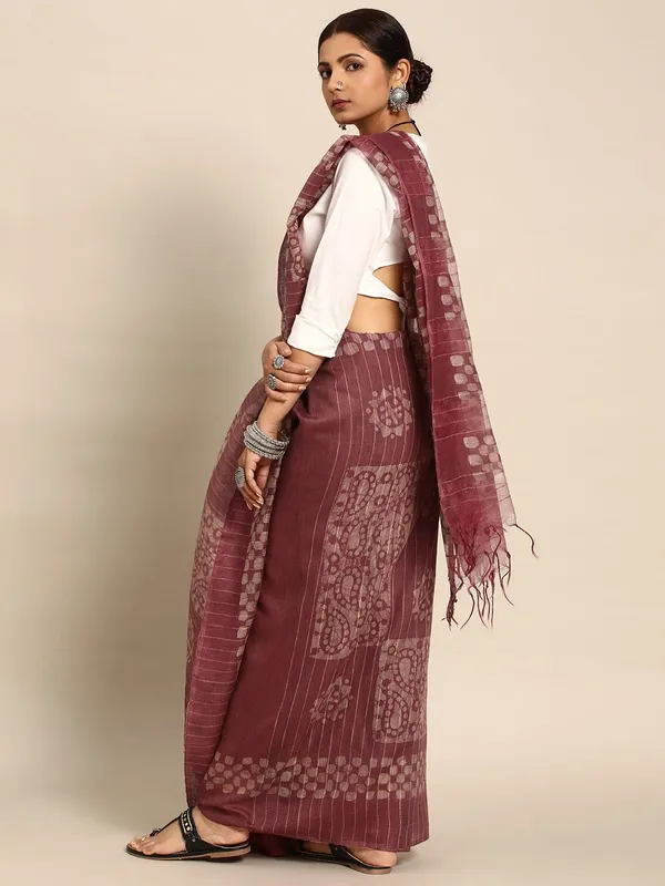 Maroon_colour_Silk_Blend_Saree_for_Women