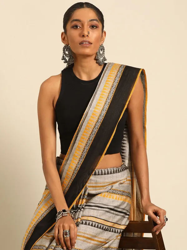 Grey_colour_Pure_Cotton_Saree_for_Women