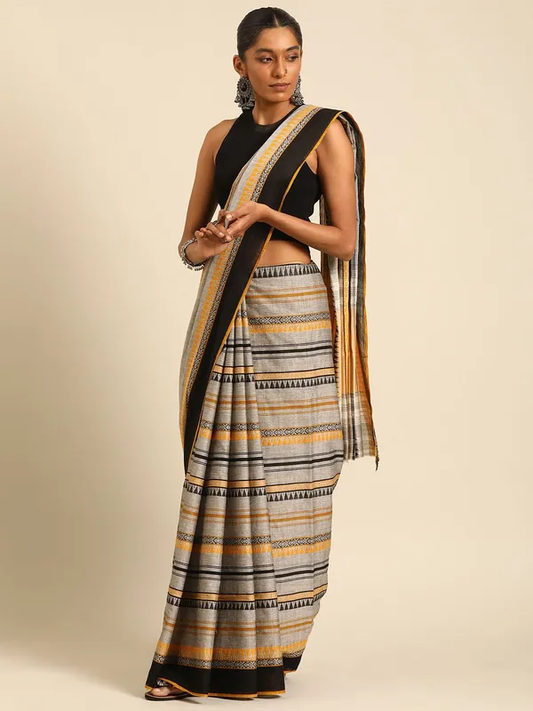 Grey_colour_Pure_Cotton_Saree_for_Women