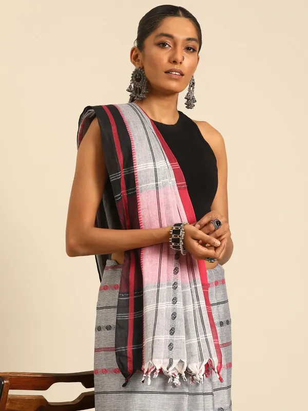 Grey_colour_Pure_Cotton_Saree_for_Women