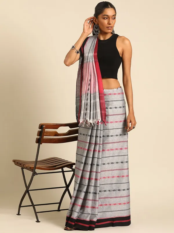 Grey_colour_Pure_Cotton_Saree_for_Women