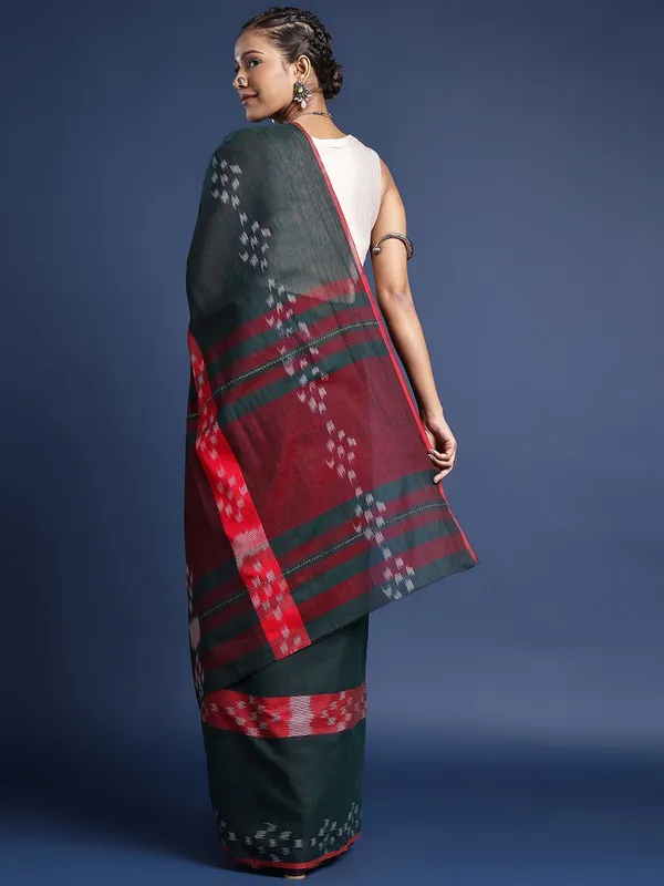 Green_colour_Pure_Cotton_Saree_for_Women