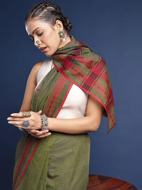 Green_colour_Pure_Cotton_Saree_for_Women