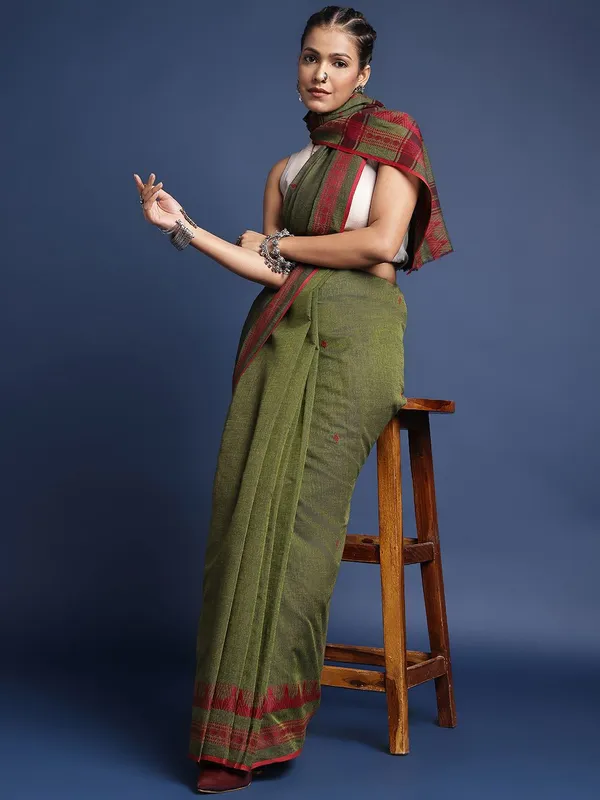 Green_colour_Pure_Cotton_Saree_for_Women