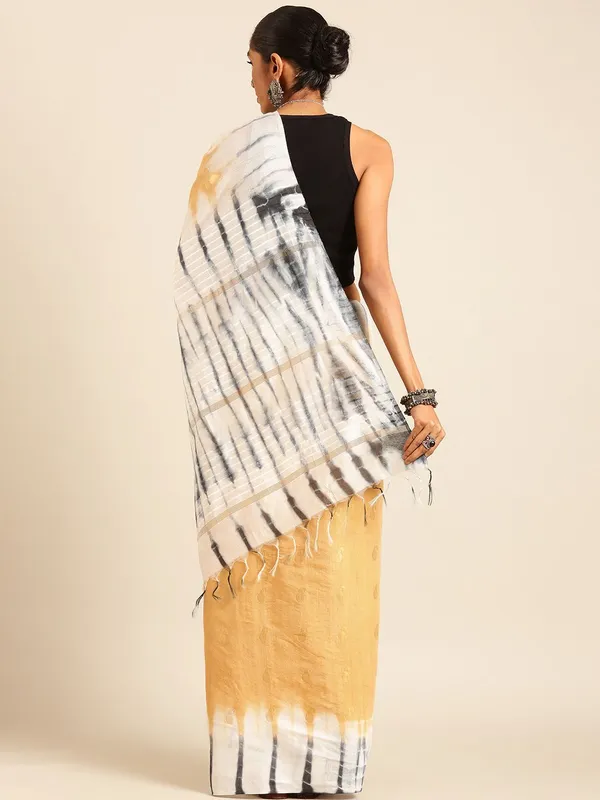 Cream_colour_Silk_Blend_Saree_for_Women