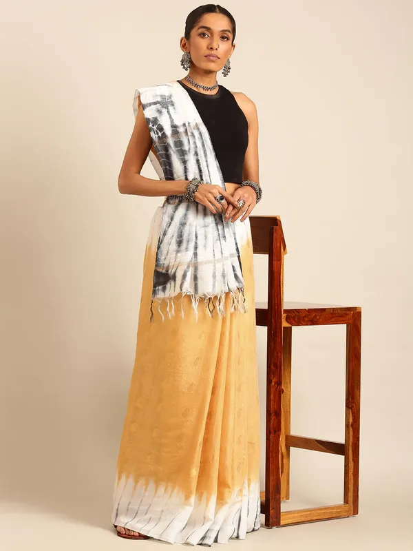 Cream_colour_Silk_Blend_Saree_for_Women