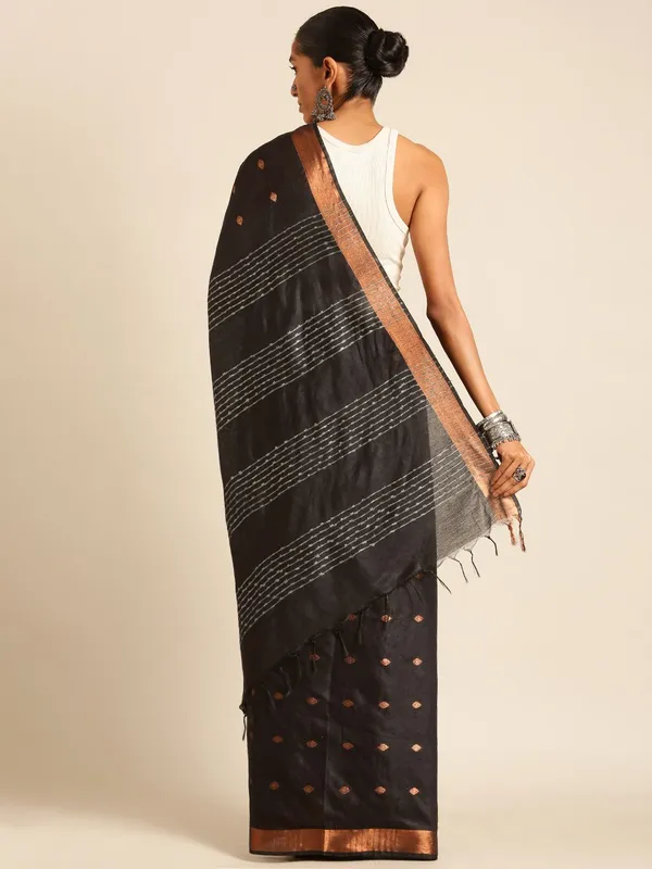 Black_colour_Silk_Blend_Saree_for_Women