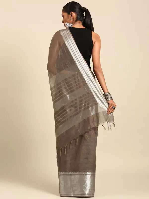 Brown_colour_Silk_Blend_Saree_for_Women