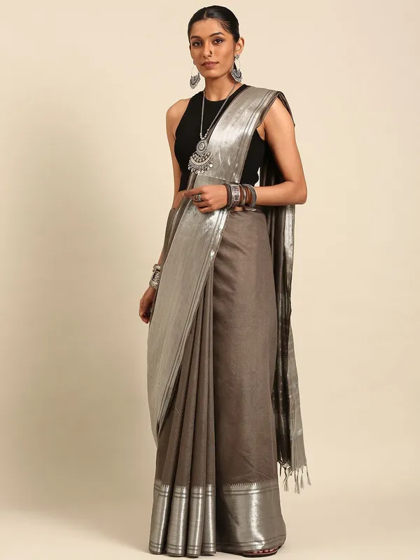 Brown_colour_Silk_Blend_Saree_for_Women