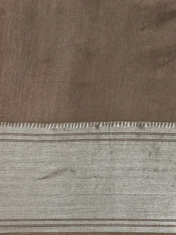 Brown_colour_Silk_Blend_Saree_for_Women