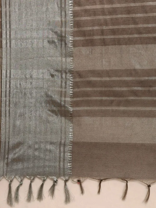 Brown_colour_Silk_Blend_Saree_for_Women