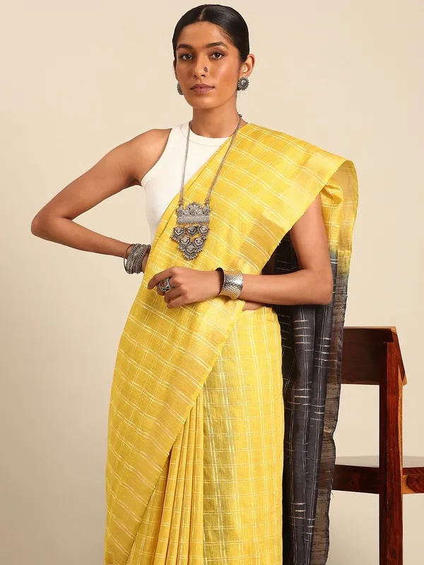 Yellow_colour_Silk_Blend_Saree_for_Women