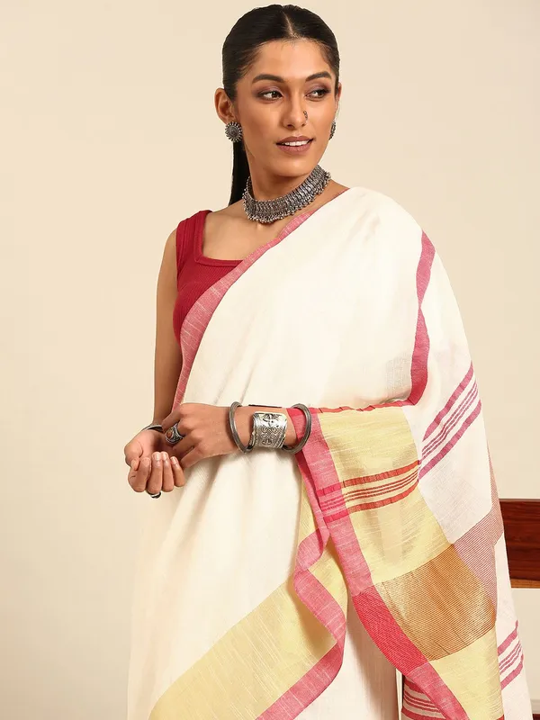 White_colour_Pure_Cotton_Saree_for_Women
